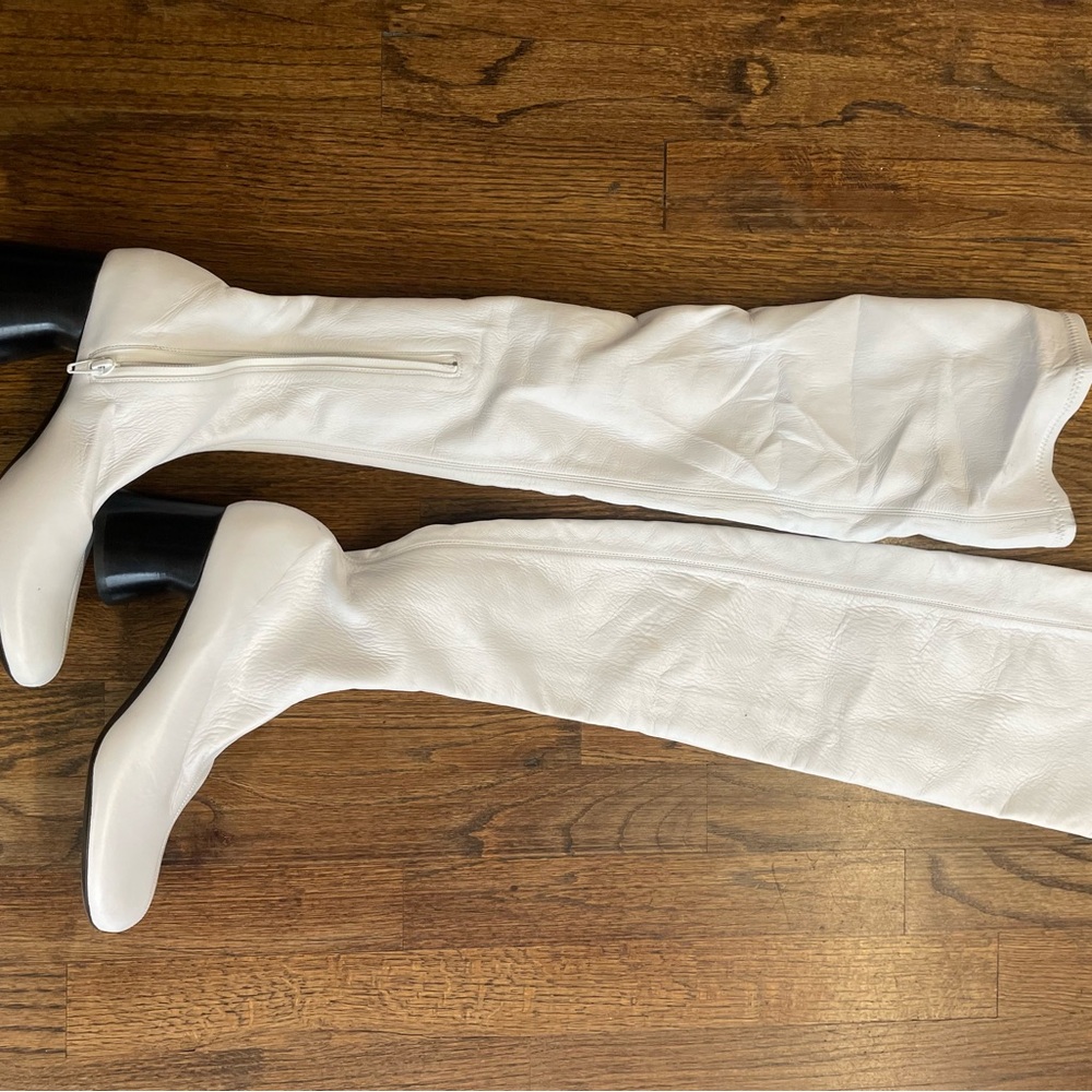 Elegant White Knee-High Boots - Picture 2 of 4